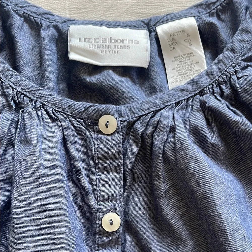 Women's Sleeveless Button-Down Chambray Top - Blue